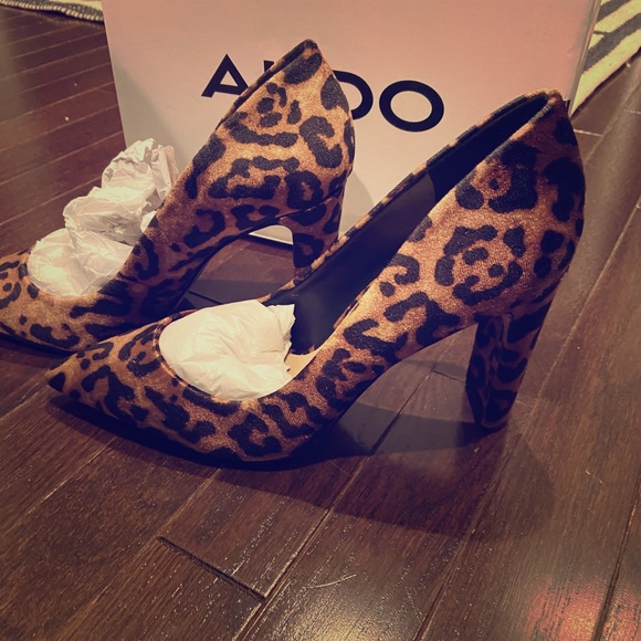 Qayria ALDO sz 9 heels, leopard velvet - Picture 1 of 3